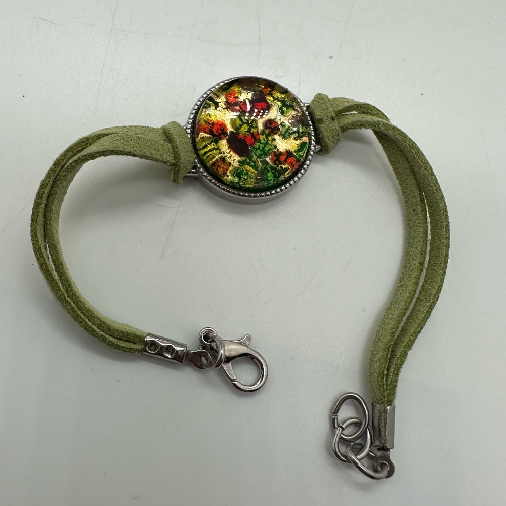 Murano glass made in Italy green suede and silvertone bracelet